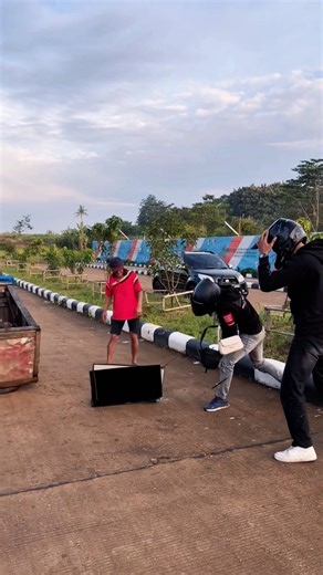 Bisa bisanya dikasih TV