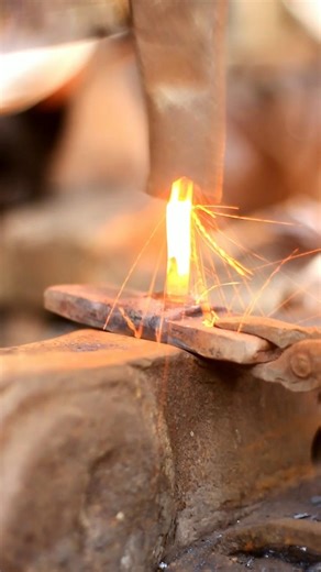 American blacksmith making nails🔥🔨#technology #science #hardwork #blacksmith #trending
