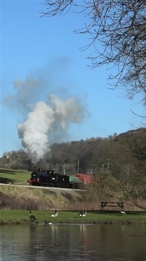 L&Y 52044 climbs Oakworth Bank with a goods #duckpond #steam #train