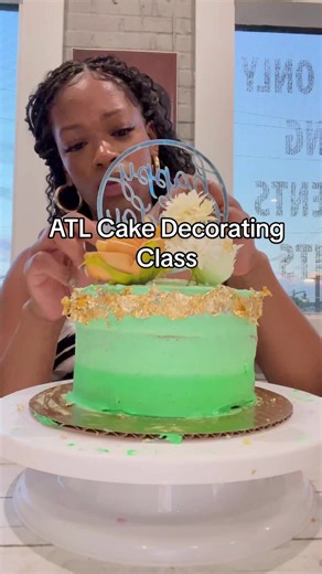 Cake Decorating Class in ATL: Learn & Sip!