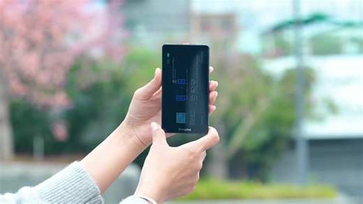 Big Screen Touch Control, Master Every Frame The PH05 Max offers a large touchscreen that puts zoom and focus right at your fingertips. Magnetic backplate ensures quick, stable setup and easy switching between scenes. Perfect for live streaming, vlogging, or short video creation. Lightweight and portable for hassle-free shooting in any environment. Stay steady and creative, capturing every second in crisp detail 🖥️✨ #PH05Max #KingMa #TouchscreenMonitor #VlogGear #LiveStreamingTools #CreativeFil