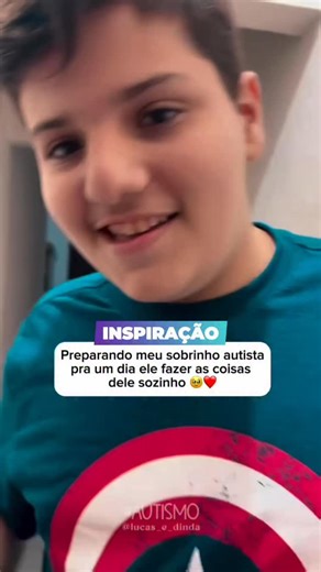 Deixe nos comentários a sua mensagem de incentivo pro Lucas! 💙 Pra quem vive no espectro autista, conquistar autonomia é um passo gigante. Uma simples ida na padaria, é uma conquista gigante… Vocês já viram o Lucas aqui antes, falando sobre autismo. E é muito especial poder acompanhar a evolução dele… ver como cada passo abre uma nova porta, cria confiança e mostra que ele pode. Isso só acontece com muito amor e paciência. Lucas, que orgulho ver você crescendo e acreditando em você. Você é muit