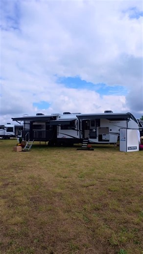 Myles RVs on Instagram: "The Solitude 414LJMJ is the BEST new fifth wheel RV layout for 2026! This camper is 43ft, 19,000lbs, and has a 3,200lb hitch weight. 83 gal fresh, 159 gal grey, and 106 gal black tank capacities, new roof construction, new suspension system, and more. This fifth wheel will likely sell around the $150,000-$160,000. #rv #tinyhome #travel"