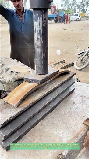 Le marteau hydraulique contre la courbure : Comment redresser l’acier avec précision