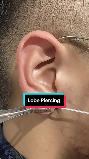Lobe piercing #lobepiercing #piercingstudio #piercingcheck #piercinglovers #piercingtok #piercingtiktok #viral #fyp #allfake⚠️ #xokhuyen #dungnguyenpiercing