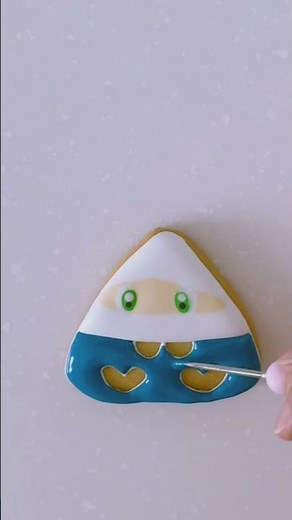 三角形になったロールパンナをアイシングクッキーで作りました♡ #アンパンマン #アイシングクッキー#クッキー#お菓子#お菓子作り #cooking #cookies #shorts #ロールパンナ