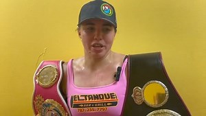 Una emotiva Stephanie Piñeiro Aquino reacciona tras vencer a la mexicana Diana Tapia. Con la victoria Piñeiro capturó los títulos WBA Continental Americas y WBO International peso Welter‼️💥 EL PROGRAMA MÁS IMPORTANTE DE BOXEO EN ESPAÑOL | Contragolpeo
