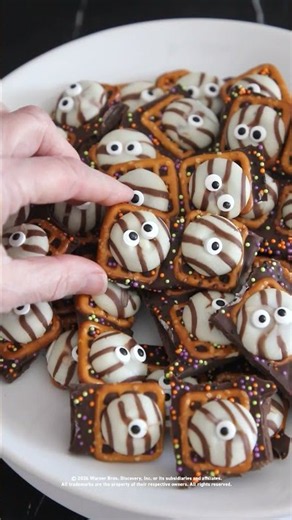 Eyeball Pretzel Bark! 👁️