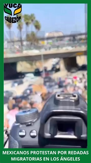 MEXICANOS PROTESTAN POR REDADAS MIGRATORIAS EN LOS ÁNGELES A la redacción de El Yuca Cabezón, nos hicieron llegar imágenes exclusivas de las protestas contra las redadas migratorias contra mexicanos en Los Ángeles, Estados Unidos. Fue en esta ciudad, que alberga una de las comunidades latinas más grande de Estados Unidos, donde se realizaron protestas y disturbios ante los operativos realizados por el Servicio de Inmigración y Control de Aduanas (ICE, por sus siglas en inglés). Información: Reda