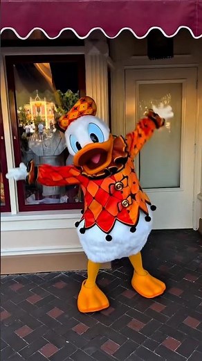 Could this be your favorite Halloween moment at Disneyland? 🎃🐭🎺✨