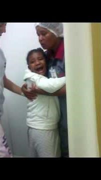 ANA TOMANDO INJEÇÃO