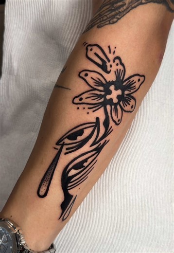 Flower Tattoo Ideas for Every Personality and Style