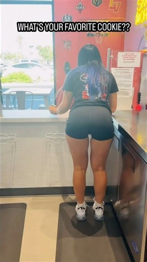 Donut Girl: Engineering the World’s Longest Donut Chain 🍩🔗 #DonutChain#girl #DonutGirl # #TastyBites