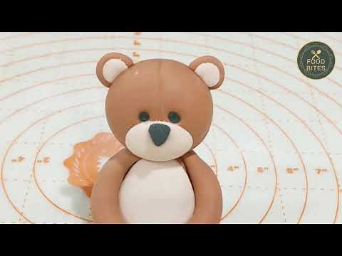 Teddy bear fondant cake topper