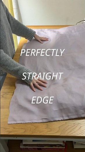 Pulling a thread method. Favourite sewing tip when cutting linen. #cuttingfabric #sewingtips #memade