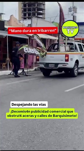 La Alcaldía de Iribarren ha intensificado los operativos de fiscalización y control en diversos sectores comerciales del municipio, aplicando medidas firmes contra aquellos establecimientos que incumplen las normativas sobre el uso del espacio público. A través de las comisiones de fiscalización municipal, las autoridades proceden a levantar y cargar en vehículos oficiales este tipo de material publicitario que infringe las ordenanzas locales de convivencia ciudadana y ordenamiento urbano. Con e