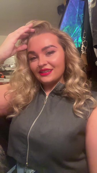 Freshly dyed hair 💁‍♀️…it didn’t happen if I didn’t make a tiktok video 🤣😉💇‍♀️💁‍♀️ #hairtransformation #hairtransition #blondehair #blondehighlights #fyp #foryou #foryoupage