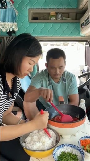 drivers cooking food. very straggle. tuff job truck driving job #truckdriving #truckesvlogs #shorts