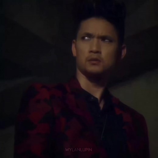 Magnus Bane's Iconic Moments in Shadowhunters Season 3