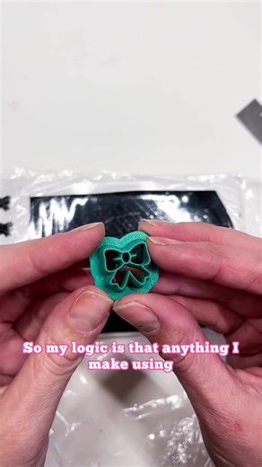 I can’t believe I’ve been sooo busy over the weekend that I haven’t had even a second to make anything new 😭 It’s a blessing but also I cannot wait to get back into my studio to create new things! 🙌 Forgive me if you’ve already seen this video, I literally have zero new content but I needed to post something just to keep the algorithm happy 🙈 so if you’re seeing it please drop a comment coz that’ll keep the algorithm happy too 🥰 I’m having a couple of days away from social media so I can cat