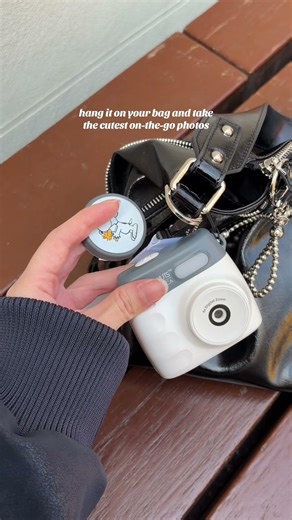 YASHICA x Peanuts Snoopy Mini Digital Camera Keychain #SnoopyCamera #minicamera #digitalcamera