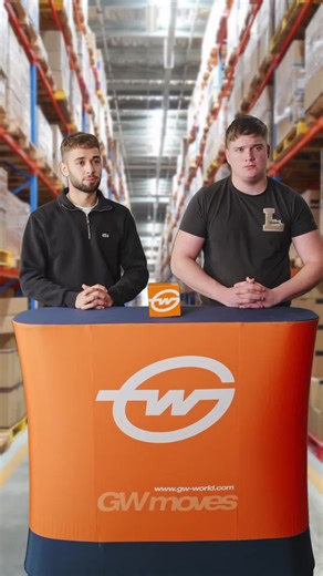 Carrier oder Disposition – wo liegt eigentlich der Unterschied? 🤔🚛 Unsere #Entdecker erklären dir Logistikbegriffe kompakt, verständlich und auf den Punkt. Schau jetzt rein und erweitere ganz nebenbei dein Logistik-Wissen! 🙌 👉 Du willst selbst #Entdecker bei Gebrüder Weiss werden? Mehr Infos findest du hier: www.gw-world.com/einstieg-bei-gw Jetzt bewerben und durchstarten! 📲 #gebrüderweiss #gwmoves #transport #logistk #transport #ausbildung #lehre #greatjobs #bewerben #karriere #zukunft #gw