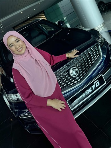 SUV pintar yang memang rasa berbaloi dimiliki. YES. Proton X70 2026 kini hadir dengan enjin i-GT 1.5 Turbo 4 silinder lebih lancar, lebih responsif dan lebih jimat minyak untuk pemanduan harian. Apa yang buat dia berbeza? Power smooth tapi padu bila tekan 7-speed dual clutch, gear tukar laju tanpa delay. Fuel consumption 6.9L/100km Enjin lebih senyap dengan tooth timing chain Infotainment 12.3” kamera 360 wireless Apple CarPlay & Android Auto Grab sekarang. Rebat RM7,000 untuk pembeli terawal. P