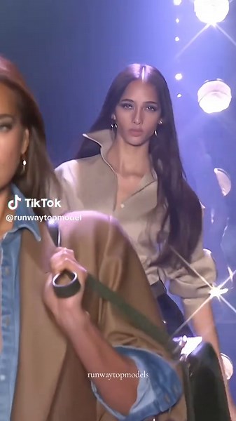 Yasmin Wijnaldum: Iconic Runway Walk for Brandon Maxwell SS20