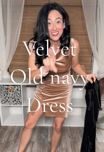 The absolute perfect velvet dress for holidays, wedding, special occasions. @Old Navy outdid themselves with this one! #holidaydress #velvetdress #oldnavy #womensfashion #tiktokshopholidayhaul