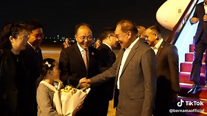 Ketibaan Perdana Menteri Anwar Ibrahim di Shanghai