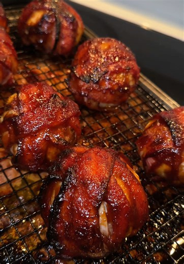 Bacon wrapped onion bombs Ingredients: * My “The One” All purpose blend * Worcestershire sauce * mustard * smoked paprika * parsley * egg * minced garlic * Parmesan cheese * breadcrumbs, * Italian seasoning Form ground beef into balls. Place onion halves around each ball. Then wrap with bacon. Coat each ball with your favorite bbq sauce (optional) Bake in oven on 425-440 degrees for approximately 45 minutes or until internal temp reaches 165 degrees #bbqtiktok #onionbomb #baconwrapped #onionlove