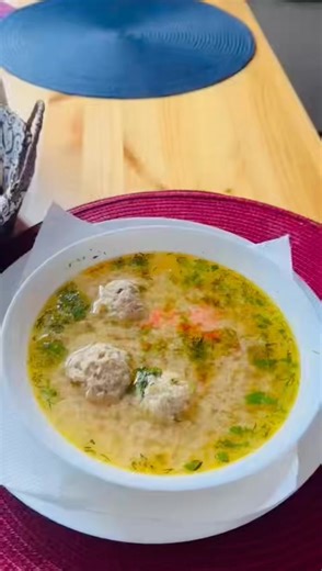 1.2K views · 13 reactions | Ce mai mănânci cu 25 lei în ziua de azi? La Happy Pizza… un meniu întreg!   Ciorbă de Perișoare  Tocăniță de Pui cu Piure 綾 Salată de varză 稜 Pâine Totul — doar 25 lei! ☎️ 0250 83 83 90 ☎️ | Happy Pizza Calimanesti | Facebook