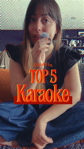 🎬🎤Top 5 canciones de películas que nacieron para ser cantadas La música en el cine no solo acompaña escenas: construye personajes, fija épocas y hace que una película viva para siempre en nuestra memoria. Hay canciones tan icónicas que no puedes separarlas de la película que las hizo eternas, y en esas reus navideñas se cantan más fuerte que nunca. Por eso armé este top 5 de canciones de película ideales para cantar en karaoke, usando el Parlante Sony de La Curacao, el regalo perfecto para pon