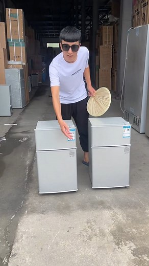 4K views · 651 reactions | Comment for link 朗️ mini fridge #minifridge #smartgadgets #pgessentials #spaceSavingideas #viralproduct #budgetfinds #affordablefinds #reelshopping #usefulproduct #homeessentials | Gadget Smasher | Facebook