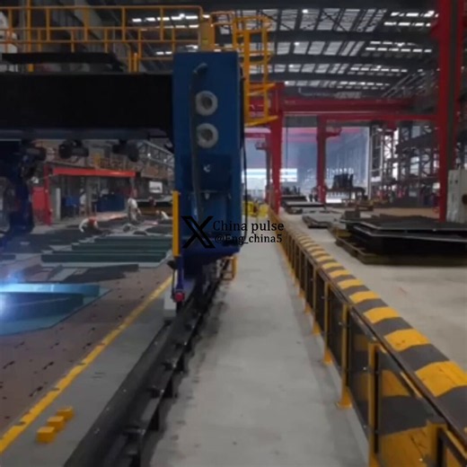 UNUSUAL🚢Chinese shipbuilder begins construction of world's largest LNG carrierHudong-Zhonghua Shipbuilding Group, a subsidiary of the state-owned China Shipbuilding Corporation (CSSC), has begun construction of a massive QC-Max series LNG carrier with a capacity of 271,000 cubic meters. Its cargo capacity will be 57% higher than the typical 174,000 cubic meter capacity of other vessels on the market.The latest leak-proof and sealing system, developed in China, will provide enhanced cargo capaci