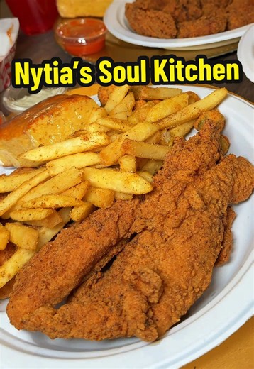 Food for the Soul 🤎 📍 @Nytias Soul Kitchen 73 Main St. Taunton, MA #soulfood #massachusetts #taunton #fishfry
