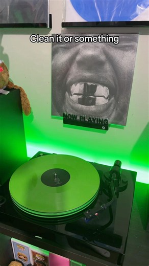 Bully Booger Green Vinyl Unboxing #vinyl #kanyewest #bully #vinylrecords #recordplayer
