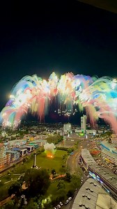 2.3M views · 44K reactions | 马来西亚最大规模七彩祥云就在今晚Sibu, Sarawak #常青集团50周年庆 #PyroMaster #财神烟花 | O2 Cinematics | Facebook