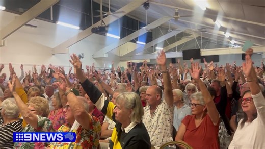 Hundreds of Gold Coasters turned out last night for a town hall meeting on Stage 4 of the Light Rail. Some strongly against the project, while others were open to exploring alternatives. #9News | 9 News Gold Coast