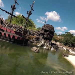 La magie ne s’arrête jamais à Disneyland Paris… Entrez dans la ronde de décors uniques et dépaysants ! 🌀✨ | Disneyland Paris