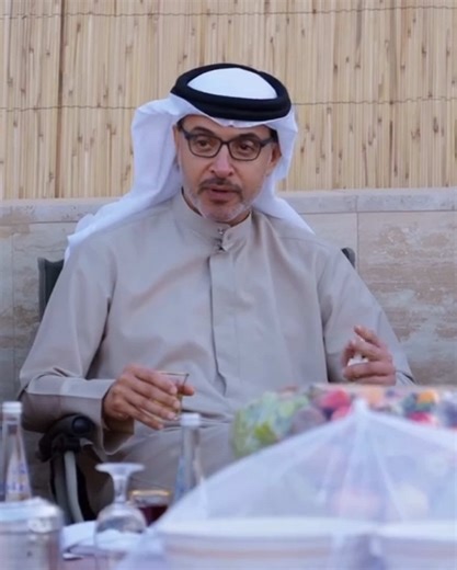 هزاع بن زايد يزور نايل راشد سيف الشامسي زار سمو الشيخ هزاع بن زايد آل نهيان، ممثل الحاكم في منطقة العين، اليوم، نايل راشد سيف الشامسي. ورحّب الشامسي وأفراد أسرته والحضور بزيارة سمو الشيخ هزاع بن زايد آل نهيان، معربين عن بالغ سعادتهم واعتزازهم بهذه الزيارة الكريمة التي تجسّد حرص القيادة الحكيمة على التواصل المباشر مع المواطنين ومتابعة أحوالهم، والاطلاع عن قرب على شؤونهم واحتياجاتهم. وتبادل سموه مع الشامسي وأفراد عائلته الأحاديث الودية التي عكست عمق الروابط التي تجمع القيادة الحكيمة بأبناء الوطن، 