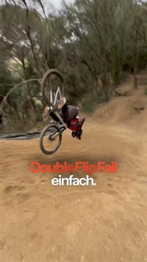 Double Backflip Fail 😳 von @Peter Henke #mtb #fail #crash #backflip #flip