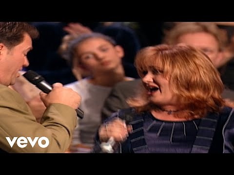 Bill & Gloria Gaither - Yes, I Am [Live] ft. The Hoppers