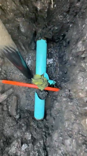 Did Fiber Optic Installers Drill Through Your Sewer Line? When fiber optic or utility crews install new lines, they often use directional drilling. While fast and effective, this method can accidentally pierce underground sewer pipes—especially older clay, cast iron, or Orangeburg lines. 🚩 Warning Signs of Sewer Damage After Fiber Installation • Sudden sewer backups or slow drains • Gurgling toilets or drains • Sewage smells indoors or outside • Repeated clogs shortly after utility work • Water