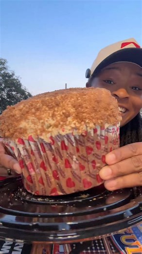 The CRUMBS Colossal Apple Cupcake might just be the ultimate fall dessert — and by far the biggest cupcake I’ve ever had! @originalcrumbs Found this massive treat at @adamsfairacrefarms — | Munch With Des