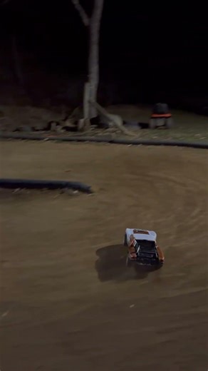 Tekno SCT410 2.0 4x4 RC Short Course Truck! Jumping Double And Slinging Some Dirt!