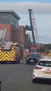 Firefighters tackle a blaze at an industrial estate in Glasgow. Follow LIVE updates 👇 𝘝𝘐𝘋𝘌𝘖: 𝘎𝘰𝘳𝘥𝘰𝘯 𝘛𝘦𝘳𝘳𝘪𝘴 𝘏𝘦𝘳𝘢𝘭𝘥 & 𝘛𝘪𝘮𝘦𝘴 | The Herald