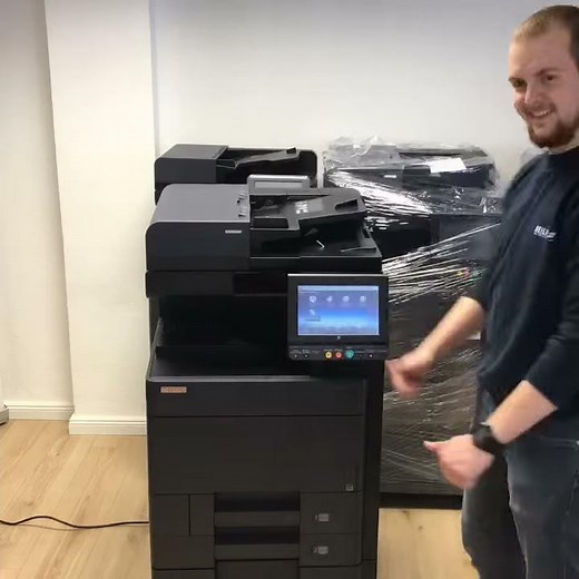 Kurzer Einblick in die Inbetriebnahme eines UTAX 2506ci Farbmultifunktionssystems.