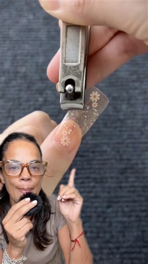 How to do your own nails! 10/10⭐️