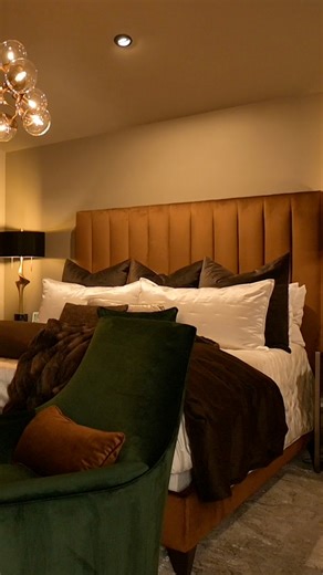 OK… DESIGNER HACK TIME because this one will SAVE you so much time AND frustration. Have you ever bought a piece of furniture you LOVE… and then spent HOURS trying to find fabric that coordinates perfectly for window treatments, pillows, or even a headboard? Here’s the trick designers use all the time… Ask the store where you purchased the furniture if you can order extra yardage of the exact fabric. Yes. You can do that. 🙌 Then take that fabric WITH you when you’re shopping elsewhere. Instantl